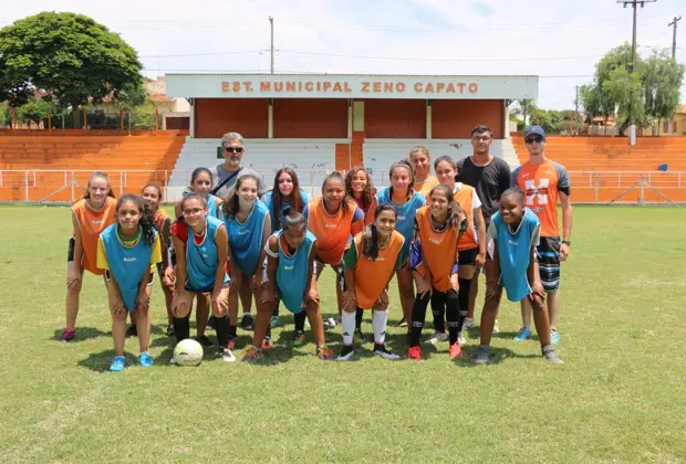 Alunas da Escolinha de Futebol de Holambra participam de amistoso neste sábado