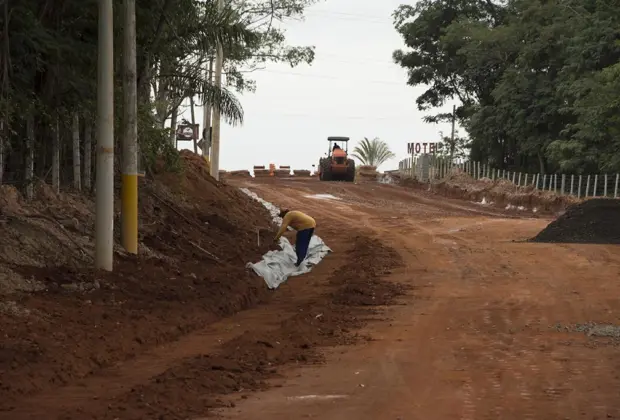 Trecho inicial da Nico Lanzi quase pronto para receber nova pavimentação