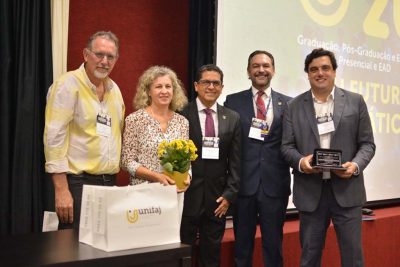 Pedreira recebe da UniFAJ o prêmio de “Prefeito Educador 2019”