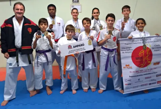 Karatê de Amparo conquista 16 medalhas no Paulista