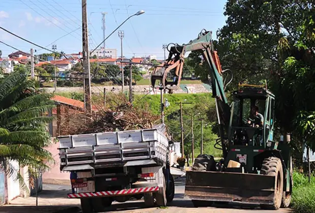 SSM coleta de galhos e entulho em dia na Zona Sul; agora é a vez da Zona Norte