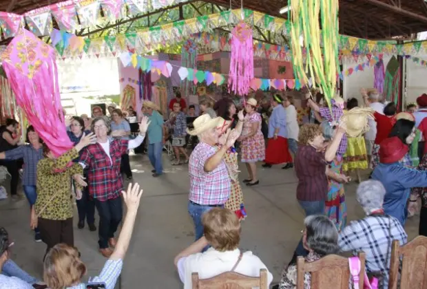 Festa Junina dos idosos anima o Centro de Convivência Raízes da Vida