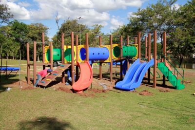 Prefeitura de Jaguariúna instala playground no Parque dos Lagos