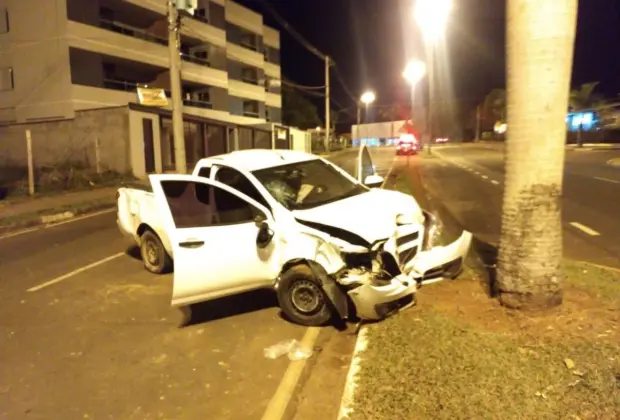 Acidente na Avenida Pinto Catão