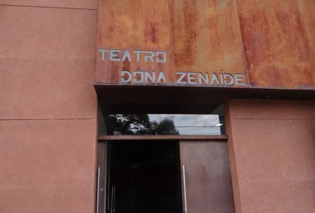 Viva a vida é uma festa e Os homens são de marte e é pra lá que eu vou no Teatro Municipal