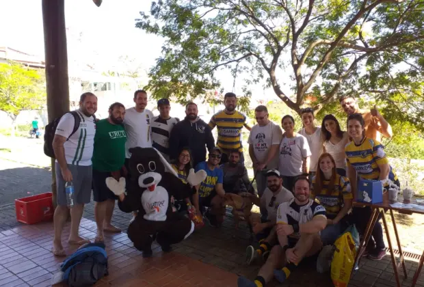 Ação entre Jaguars Rugby e Xodó de Bicho arrecada ração para animais da ONG