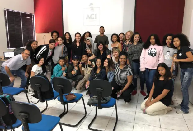 Alunos de curso do CRAS Cruzeiro do Sul visitam sede da Associação Comercial de Jaguariúna