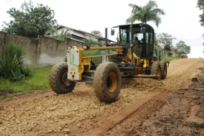 Ação da Prefeitura de Jaguariúna nas estrada rurais melhora escoamento da produção e acesso de estudantes à escola