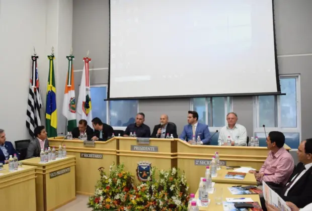 6° Reunião do Parlamento reúne vereadores da RMC na Câmara Municipal de Holambra