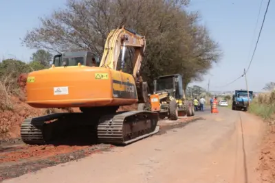 Prefeitura inicia segunda etapa do asfalto na estrada de acesso aos bairros Floresta, Santo Antônio do Jardim e Bom Jardim