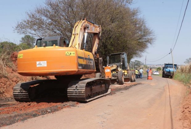 Prefeitura inicia segunda etapa do asfalto na estrada de acesso aos bairros Floresta, Santo Antônio do Jardim e Bom Jardim