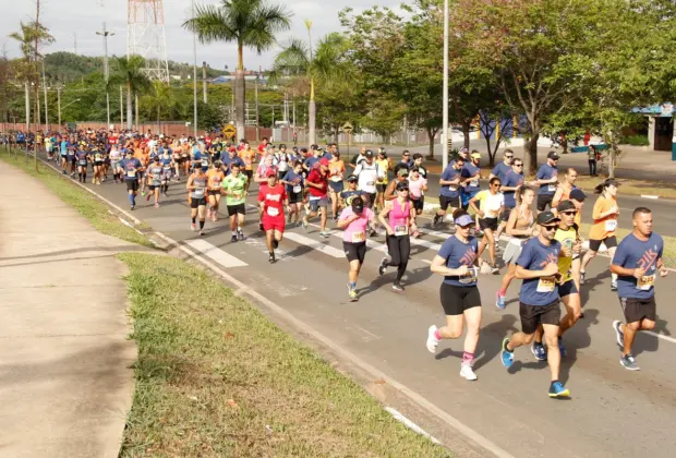 1ª MEIA MARATONA DE JAGUARIÚNA LEVA CENTENAS DE PESSOAS PRA CORRER PELAS RUAS DA CIDADE