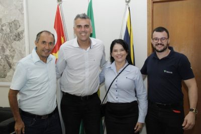 Sicoob anuncia parceria com ACI Jaguariúna em visita ao prefeito e planeja loja física em breve