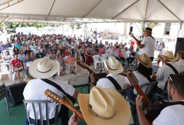 CAFÉ COM VIOLA ATRAI GRANDE PÚBLICO À ANTIGA ESTAÇÃO FERROVIÁRIA