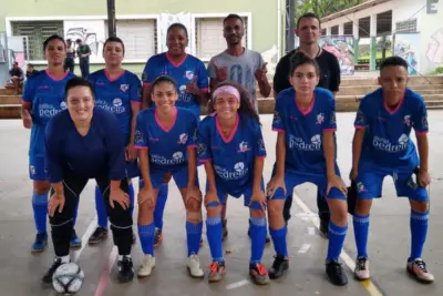 Equipe de Futsal Feminino de Pedreira assegura vaga nas semifinais do Campeonato Regional de Amparo