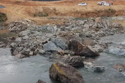 Departamento de Água e Energia Elétrica realizou explosão de rochas para construção da Barragem em Pedreira