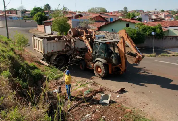 Secretaria de Obras de Jaguariúna divulga regras para descarte de entulhos e manutenção de terrenos