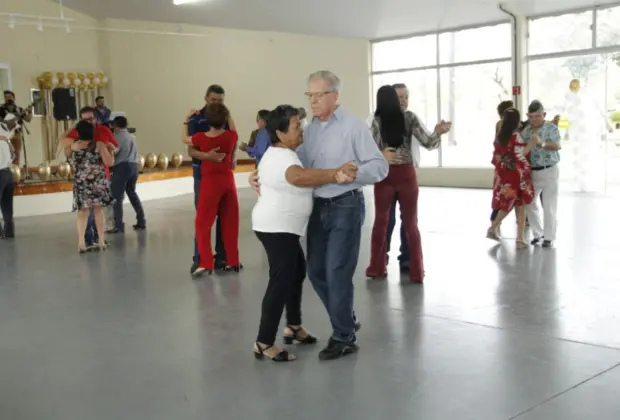 BAILE DA TERCEIRA IDADE COMEMORA O NATAL JÁ NESTA QUINTA-FEIRA