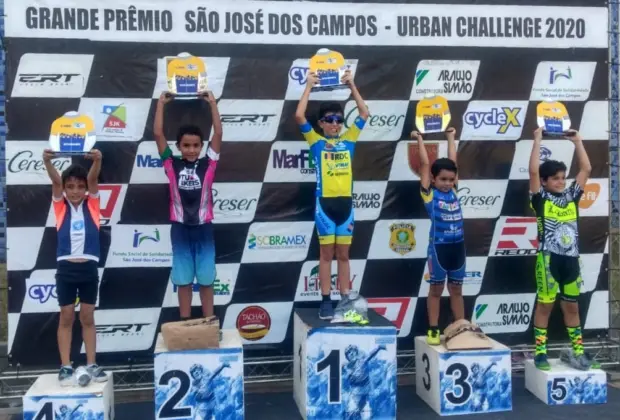 Integrantes da equipe da SET participam de competições de ciclismo