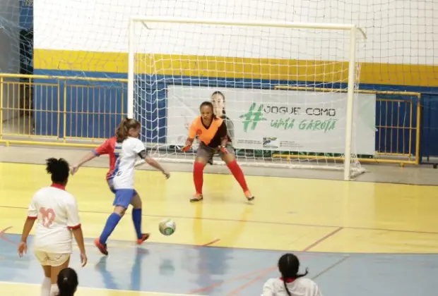 ABERTURA DO CAMPEONATO DE FUTSAL FEMININO LEVA BOM PÚBLICO AO AZULÃO E CONTA COM MÉDIA DE 4 GOLS POR PARTIDA