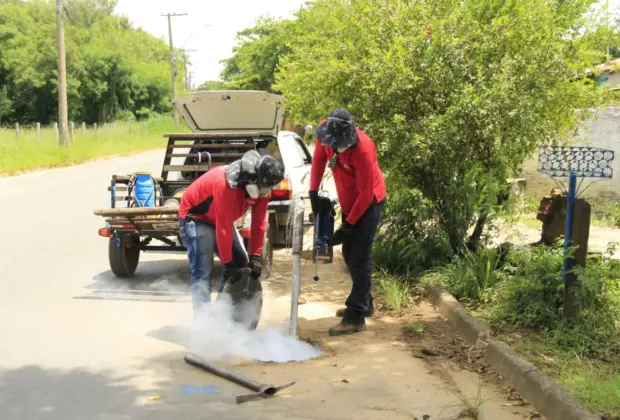 PREFEITURA DE JAGUARIUNA DEDETIZA RUAS DA CIDADE PARA EVITAR PRAGAS