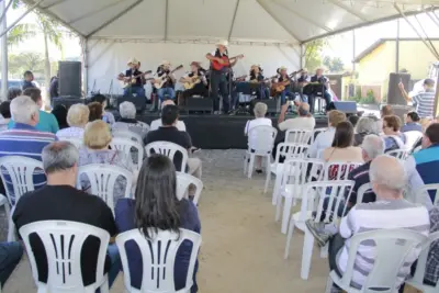 PRIMEIRO CAFÉ COM VIOLA DO ANO LEVA MÚSICA SERTANEJA À ESTAÇÃO DE GUEDES