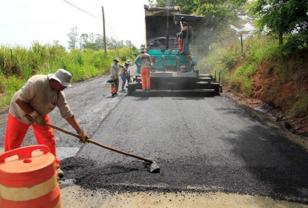 Prefeitura de Jaguariúna executa pavimentação definitiva da estrada que dá acesso ao Bom Jardim, Santo Antônio do Jardim e Floresta.