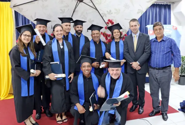 Faculdade de Agronegócios de Holambra forma sua primeira turma