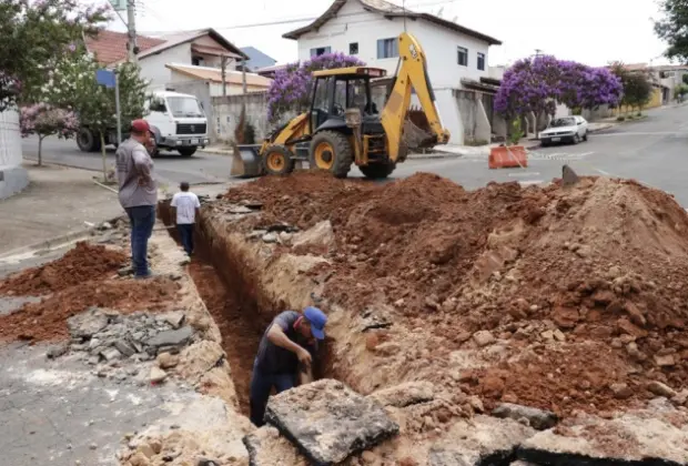 OR – Prefeitura implanta caixa de captação e tubulação de águas pluviais em cruzamento de ruas no Cruzeiro do Sul