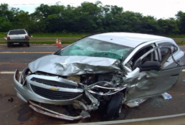 OR – Acidente entre dois carros na SP 352 causa uma morte e ferimentos em várias vítimas