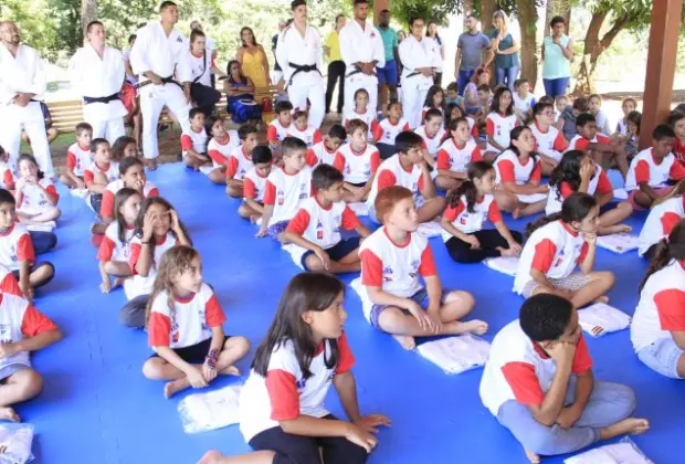 PROJETO KIMONO DE OURO TEM AULA GRATUITA PARA ESTUDANTES DE ESCOLA MUNICIPAL