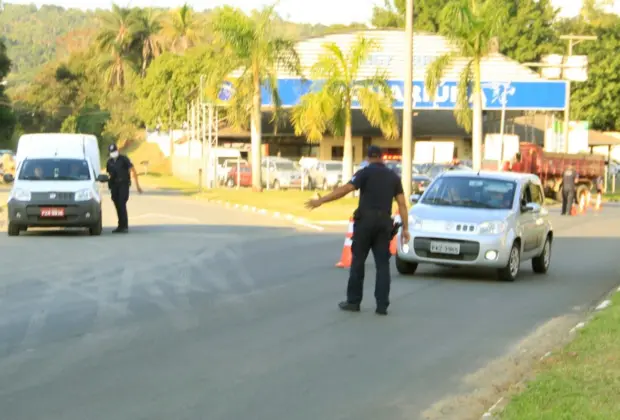 Barreira sanitária para motoristas no bairro Cruzeiro do Sul em Jaguariuna