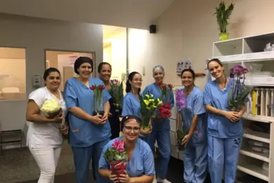 Produtores de flores homenageiam funcionários do Hospital de Clínicas da Unicamp