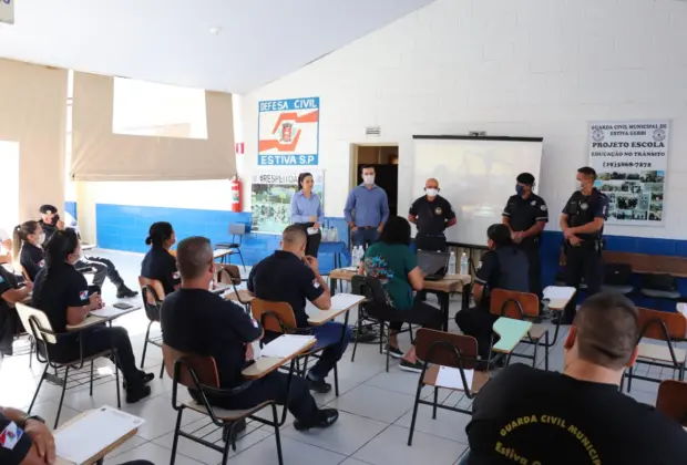 GCMs de Jaguariúna fazem palestra em Estiva Gerbi sobre combate à violência contra a mulher