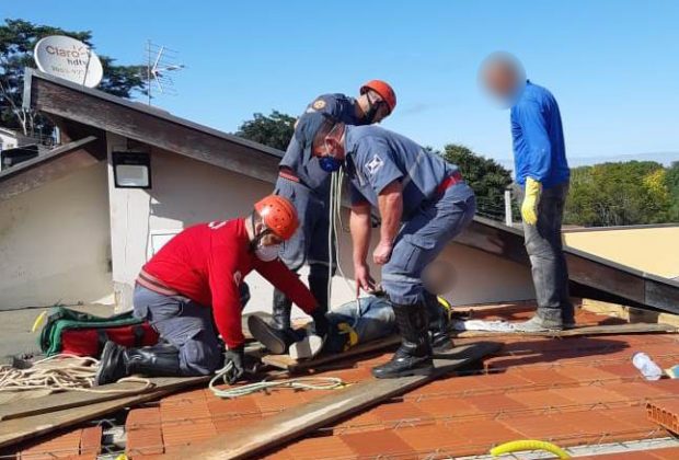 Defesa Civil atua no socorro de trabalhador que teve mal súbito em telhado
