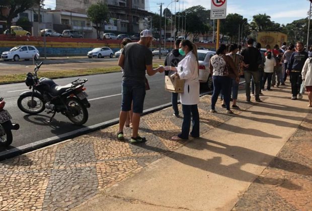 Vigilância Sanitária orienta e distribui máscaras em Mogi Guaçu