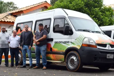 Com recursos do duodécimo da Câmara, Naott ganha van para transporte de assistidos