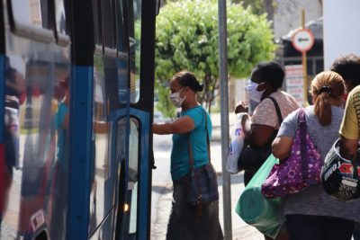 Decreto sobre uso obrigatório de Máscaras vale para ônibus, táxis e transporte por aplicativo