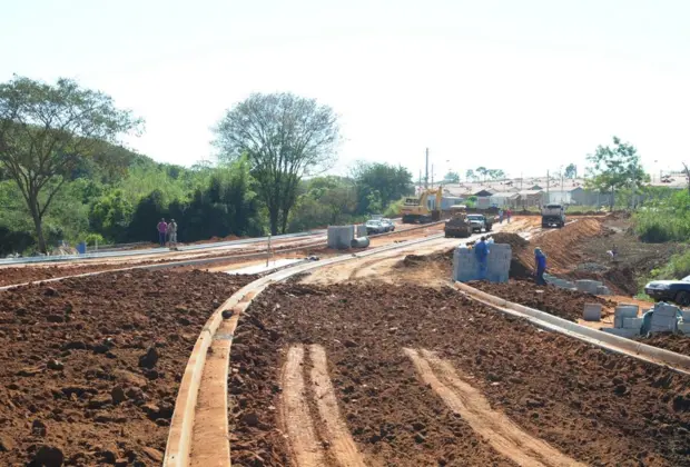 SOV COMEÇA A COLOCAR GUIAS NA AVENIDA ALÍBIO CAVEANHA, NA ALTURA DO YPÊ AMARELO