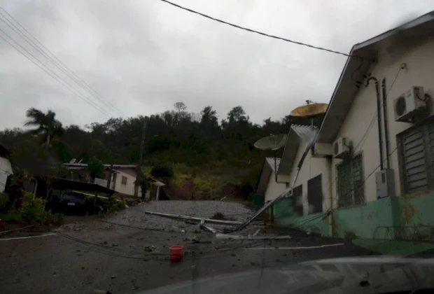 Ventos de até 100 km/h atinge Santa Catarina