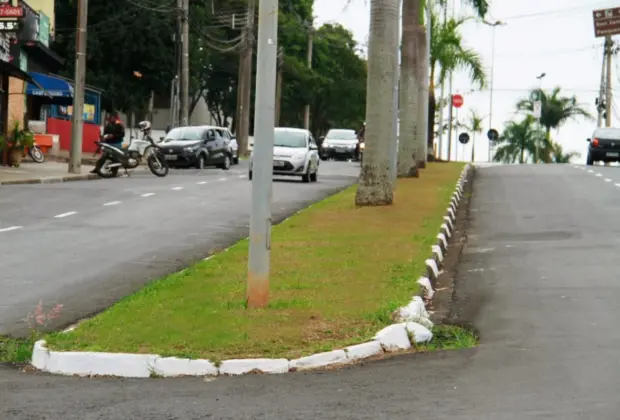 CIDADE LIMPA: Prefeitura de Jaguariúna orienta empresas para a retirada de placas de publicidade em canteiros de vias públicas, como avenidas e rotatórias