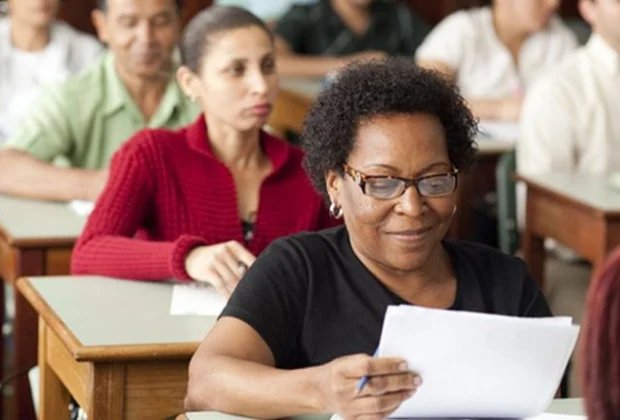 Inscrição e rematrícula para Educação de Jovens e Adultos do Ensino Fundamental podem ser realizadas