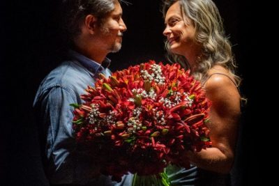 Flores de corte variadas em buquês são a aposta do setor para o Dia dos Namorados