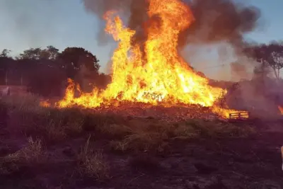 GUARDA CIVIL MUNICIPAL E DEFESA CIVIL DE ESTIVA GERBI NO COMBATE A INCÊNDIOS