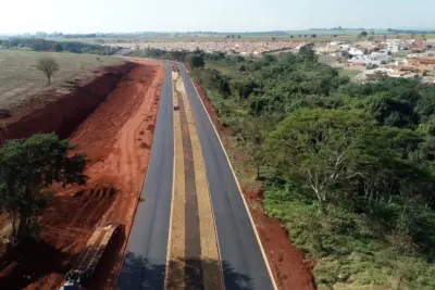 2ª ETAPA DA AVENIDA ALÍBIO CAVEANHA ESTÁ NA FASE DE ACABAMENTO