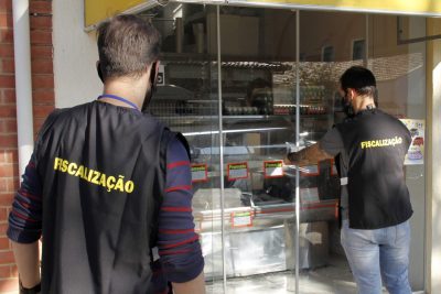 Operação de fiscalização fecha peixaria no centro de Jaguariúna