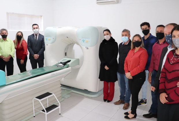 Estiva Gerbi inaugura inédita sala de tomografia no Centro de Especialidades