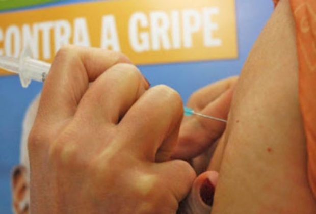 Governo de SP prorroga vacinação contra a gripe e amplia público