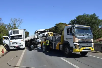 Rodovia SP 340 fica interditada com sequência de acidentes