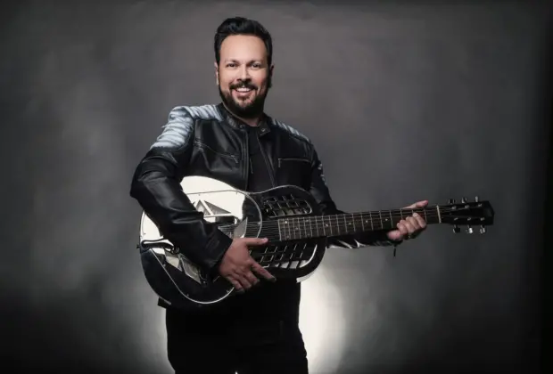 Adriano Almeida trabalha a divulgação da música “Neguinha”